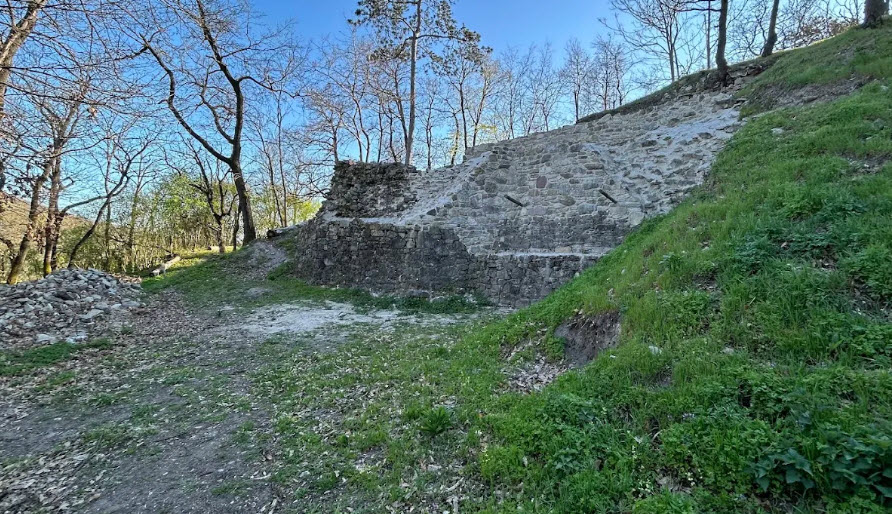 Cserépvár Romjai, Hungary